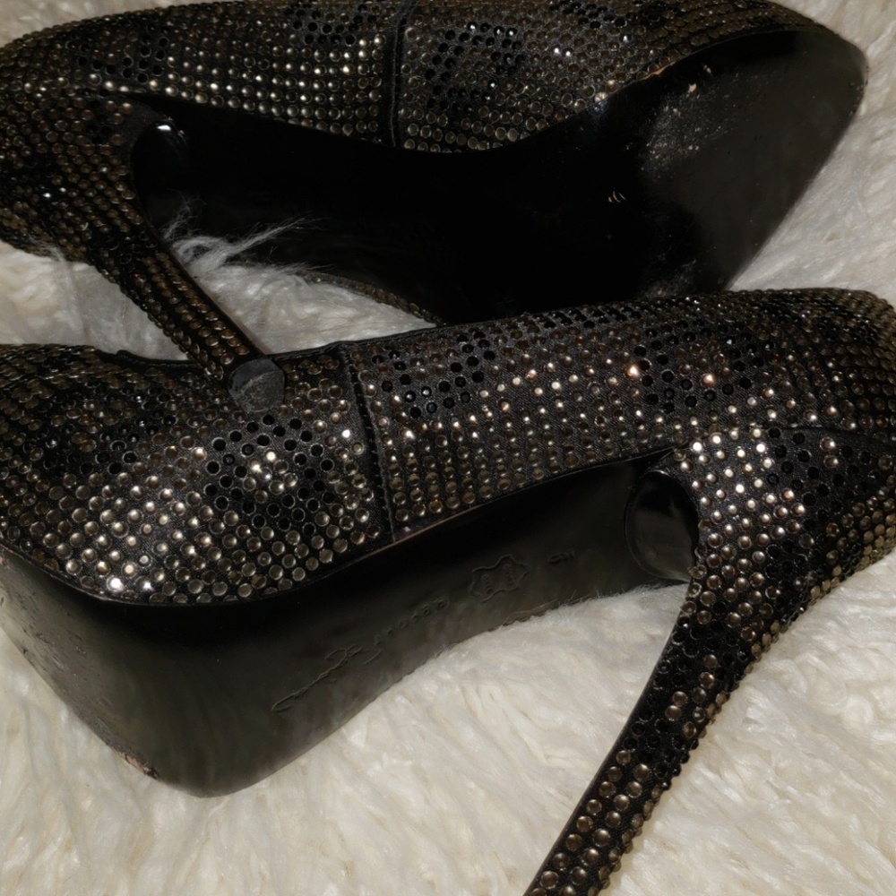 Shoes - Picture 4 of 6